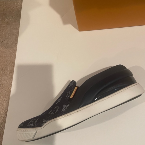 These are Denim LV skate sneakers. - Picture 6 of 14